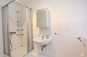 Badezimmer (2) - Terrassenwohnung mit 47,90 m&sup2; in Tornesch zur Miete