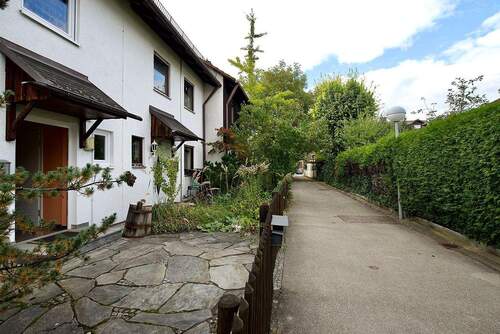 Verkehrsberuhigte Strasse - 4 Zimmer Mehrfamilienhaus, Wohnhaus zum Kaufen in Unterschleißheim