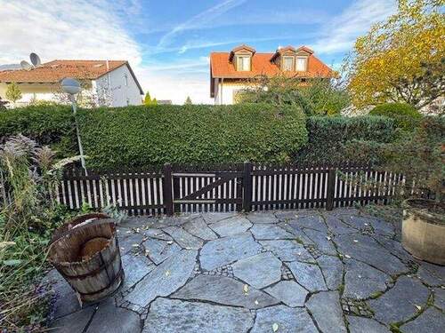Vorgarten - 4 Zimmer Mehrfamilienhaus, Wohnhaus in Unterschleißheim