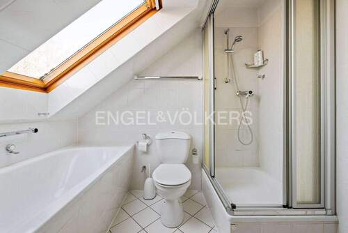 Vollbad imDachgeschoss - 