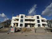Hausansicht - 1 Zimmer Wohnung mit Balkon und KFZ - Parkplatz Neubau A++ Haus in Ölbronn - Dürm Ab. 01.01.2026