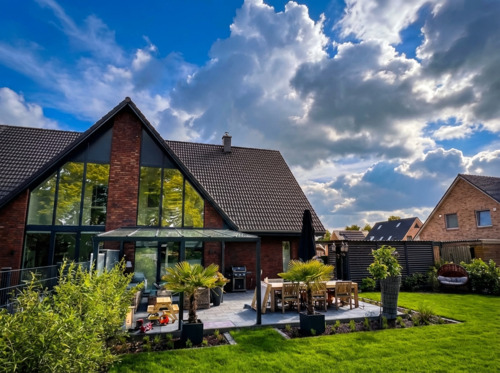 Garten Sommer - WIE NEU - Traumhaus in Barum - - 574.500,00&nbsp;EUR Kaufpreis, ca.&nbsp; 147,90&nbsp;m&sup2;&nbsp;Wohnfl&auml;che