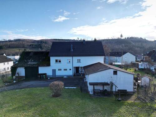Seitenansicht vom Haus
- 8 Zimmer Einfamilienhaus in Bergneustadt