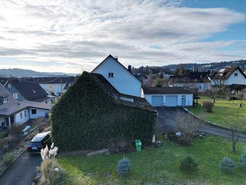 Sraßenansicht vom Wohnhaus
- Einfamilienhaus mit 182,00 m&sup2; in Bergneustadt zum Kaufen
