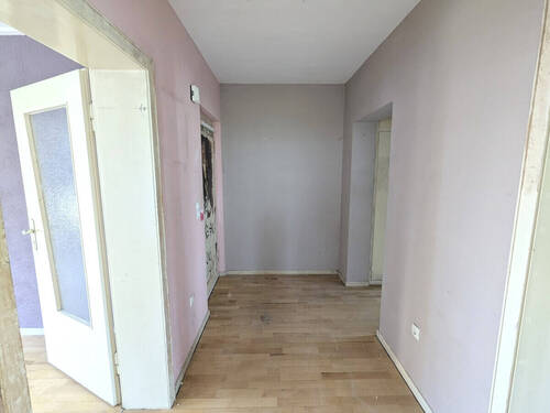 Flur - 2 Zimmer Etagenwohnung zum Kaufen in Köln / Neuehrenfeld