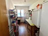 Zimmer für Vorrat/ Büro/ Gast im OG - 