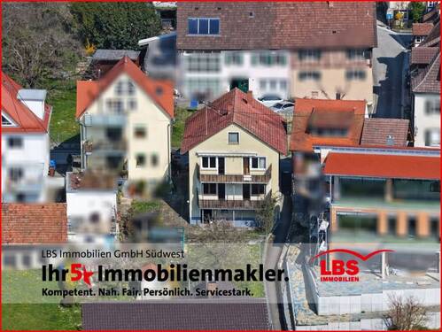 Zwei Balkone, Terrasse und Ausbaupotenzial im Dach - Grandiose Seesicht auf allen Ebenen! Zweifamilienhaus mit Ausbaupotenzial im Herzen von Sipplingen