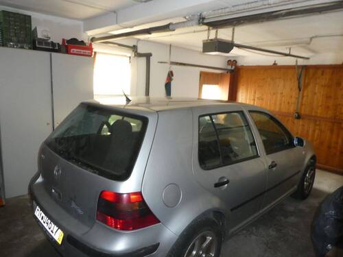Geräumige Garage im Haus - 