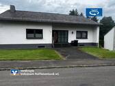 Straßenansicht - Gepflegtes Familienhaus - 285.000,00&nbsp;EUR Kaufpreis,