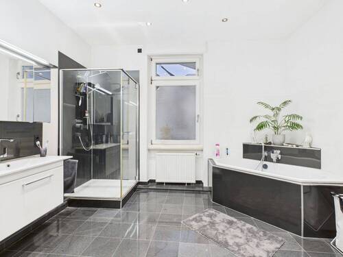 modernes Tageslichtbad - Etagenwohnung mit 92,00 m&sup2; in Wiesbaden zum Kaufen