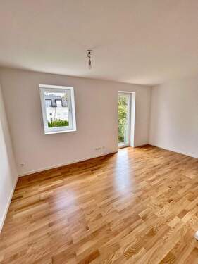 Zimmer OG - 6 Zimmer Doppelhaushälfte in München