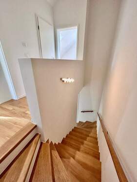 Treppe - Doppelhaushälfte mit 165,00 m² in München zum Kaufen