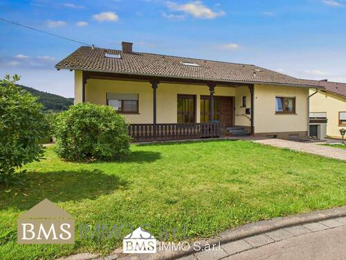 Bild 1 - Freistehendes geräumiges Wohnhaus mit Einliegerwohnung in Holsthum!