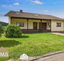 Freistehendes geräumiges Wohnhaus mit Einliegerwohnung in Holsthum!