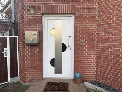 Haustür - 5 Zimmer Doppelhaushälfte in Wunstorf