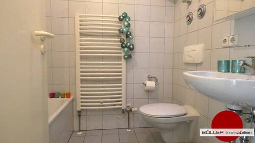 Bad mit Badewanne! - 