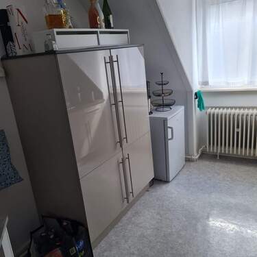 Schrank in Küche - 2 Zimmer Etagenwohnung in Wiesbaden