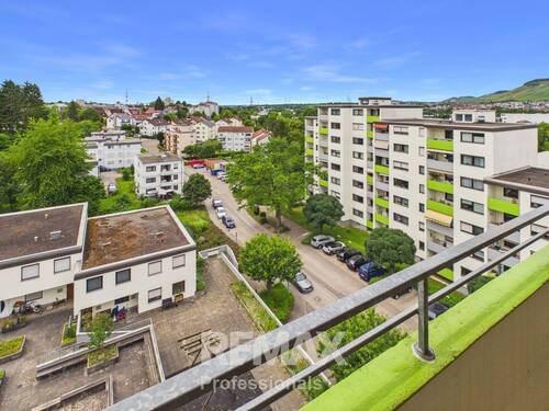 Aussicht vom Balkon - 2 Zimmer Etagenwohnung zum Kaufen in Weinstadt