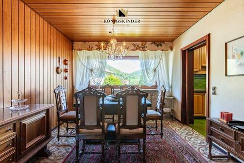 Essbereich mit Kücheneingang - 