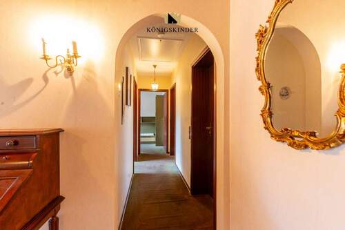 Kleiner Gang zum Schlaf- und Nassbereich - 