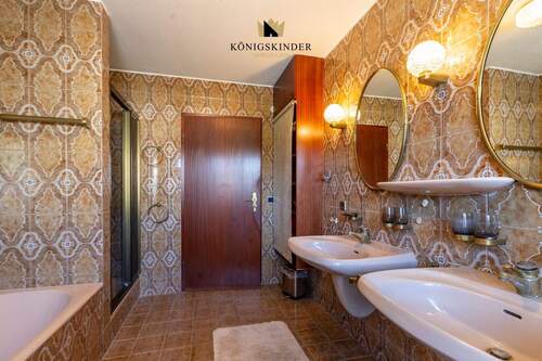 Badezimmer zum kleinen Gang - 