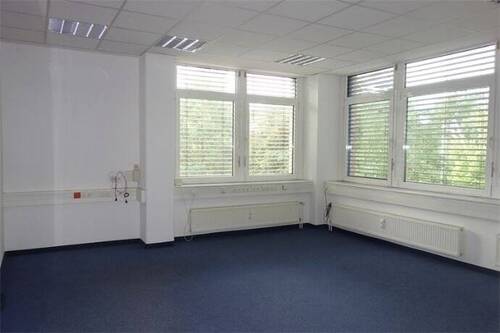 Büroraum angrenzent an dem gro - 