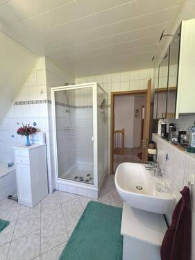 Dusche im Dachgeschoss - 