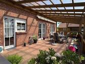 Überdachte Terrasse mit zwei Zugängen - 