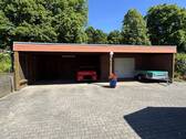 Doppelcarport und massive Garage - 