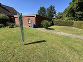 Gartenbereich mit Blick auf die Garage - 