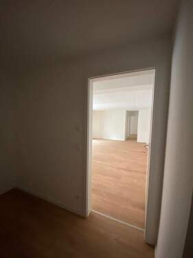 Wohnungstür/ Eingang - 2 Zimmer Etagenwohnung zur Miete in Neustadt an der Aisch