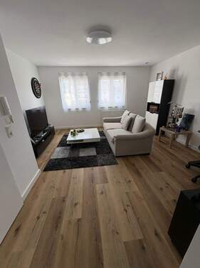 Wohnzimmer - Bild 2.jpeg - 2 Zimmer Etagenwohnung zur Miete in Püttlingen