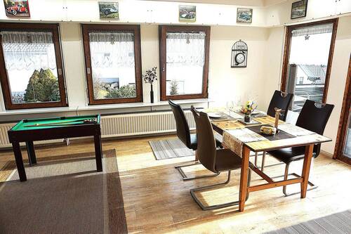 EG Esszimmer mit Billardtisch - 