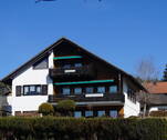 Gesamtansicht Haus - Top MFH mit Panorama-Schluchseeblick und drei lukrativ vermieteten 'Traum'ferienwohnungen