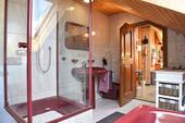 OG Badezimmer mit Dusche - 