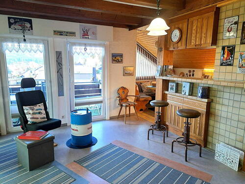 OG Wohnung Bar und Sessel - 8 Zimmer Mehrfamilienhaus, Wohnhaus in Schluchsee