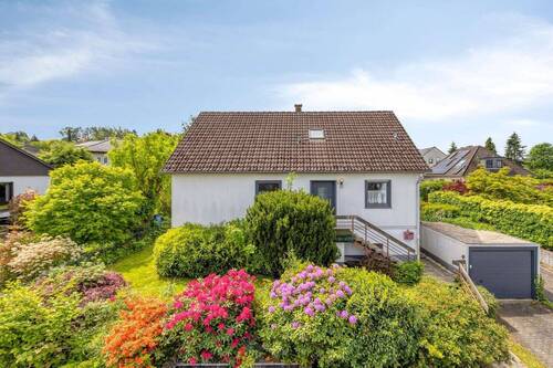 Vorderansicht - Einfamilienhaus mit Potenzial auf 522 m² Grundstück - Ihr Familienprojekt in bevorzugter Lage!