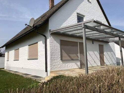 Haus / Terrasse / Garten - Schöne und ruhige 3-ZW mit Einbauküche, Terrasse, Garten - 91056 Erlangen-Hüttendorf