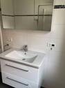 Spiegelschrank / Waschbecken mit Unterschrank - 