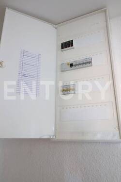 neue Elektrik im DG rts. - 