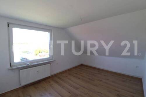 Schlafzimmer im DG rts , leer - 
