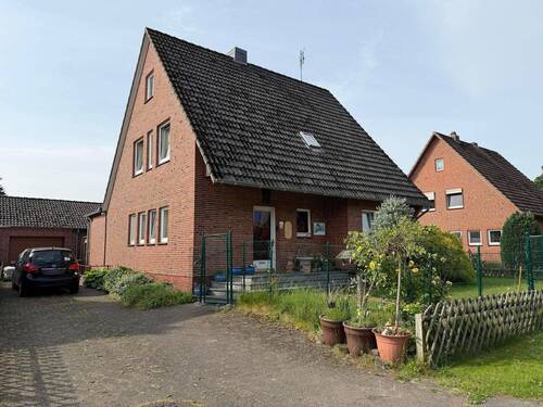 Straßenansicht - 8 Zimmer Einfamilienhaus zum Kaufen in Hemslingen
