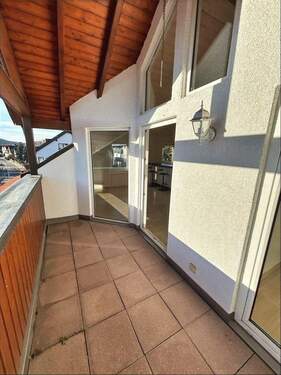 Südbalkon mit Licht und Steckdose - 