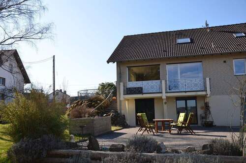 Hausansicht Gartenseite - 9 Zimmer Einfamilienhaus in Breitscheid