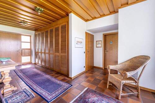 Eingangsbereich im EG - 8 Zimmer Einfamilienhaus zum Kaufen in Aiterhofen
