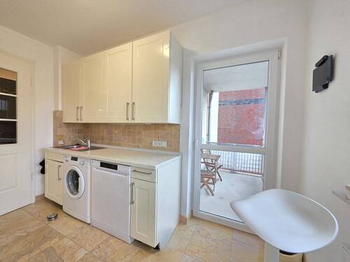 Küche mit Zugang zum Nord-Westbalkon - 