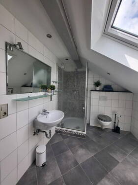 Badezimmer mit Dusche - 