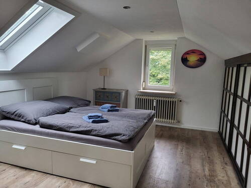 Schlafzimmer 2 - mit Rollo - 