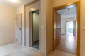 Aufzug im Treppenhaus - 