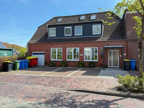 Frontansicht - 9 Zimmer Mehrfamilienhaus, Wohnhaus in Dornum